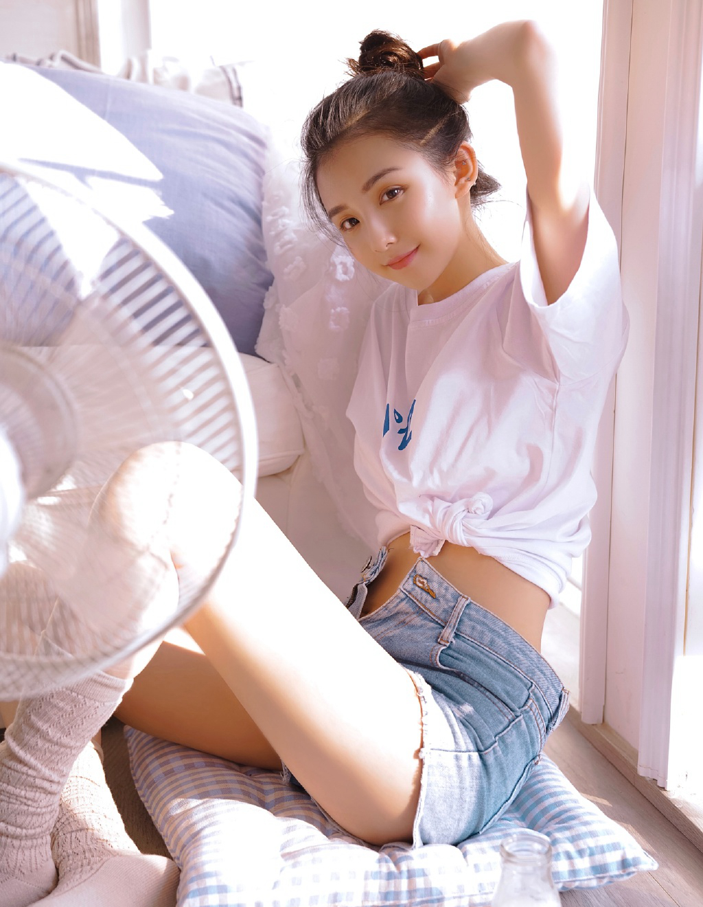 这么可爱的丸子头美女小姐姐，元气十足啊！